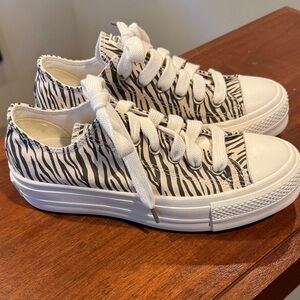 NWOT Converse Zebra Stripe Sneakers with White Laces US 7.5
